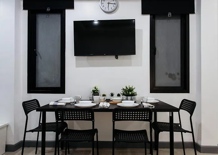 P2 Silom Large 2beds Full Kitchen Wifi 4-6pax Apartment *